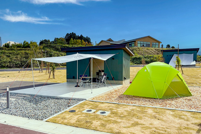 ユニットキャンプサイトにテントやタープを設営したイメージ図