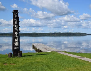 空が映るクッチャロ湖面