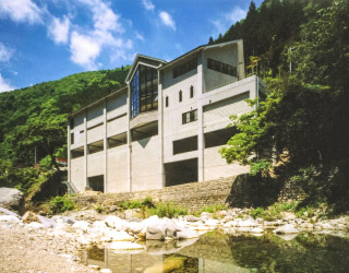 面河山岳博物館外観