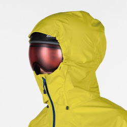 フードを着用している様子