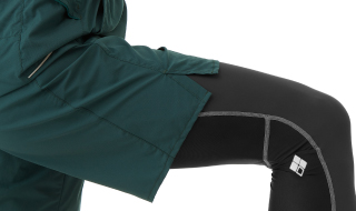 足上げしている機能写真