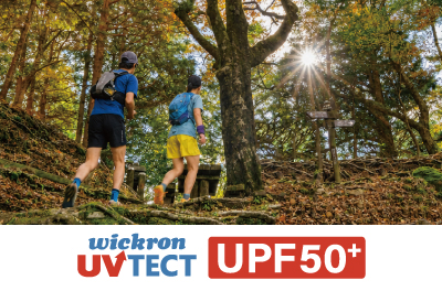 秋のトレイルランニングイメージとウイックロンUVテクト、UPF50+のロゴ