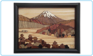 富士山を描いたウッドアート。
