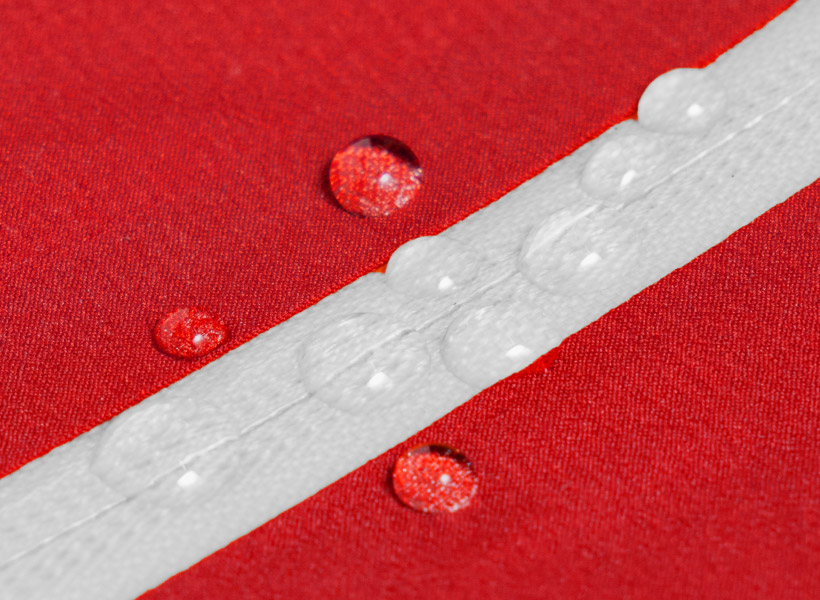 防水性が高いジッパー。