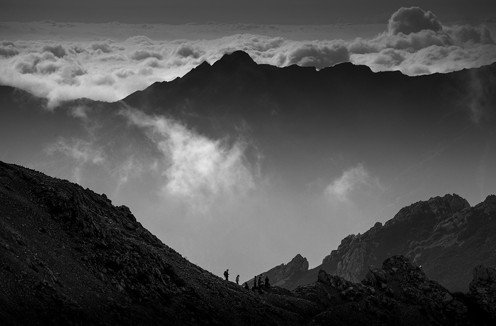 雲と登山者